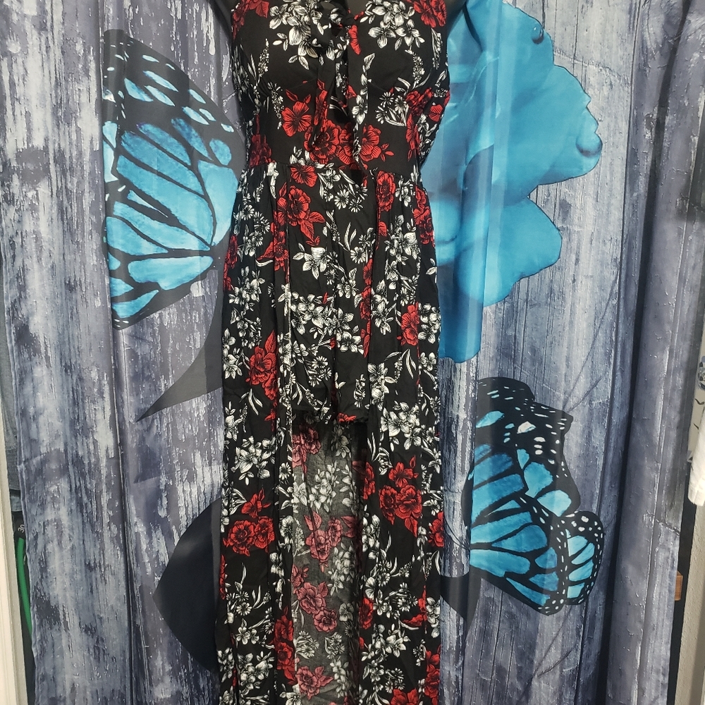 Floral short/skirt romper sz L
